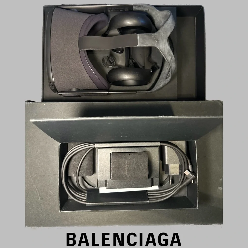 RARE Balenciaga Fall 21 Oculus VR